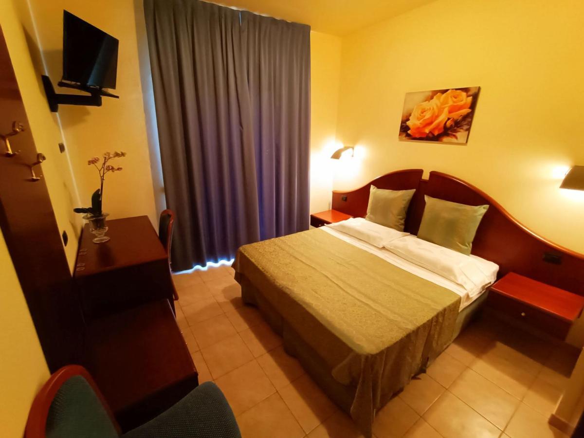 Hotel Villa Isabella Brenzone sul Garda Buitenkant foto