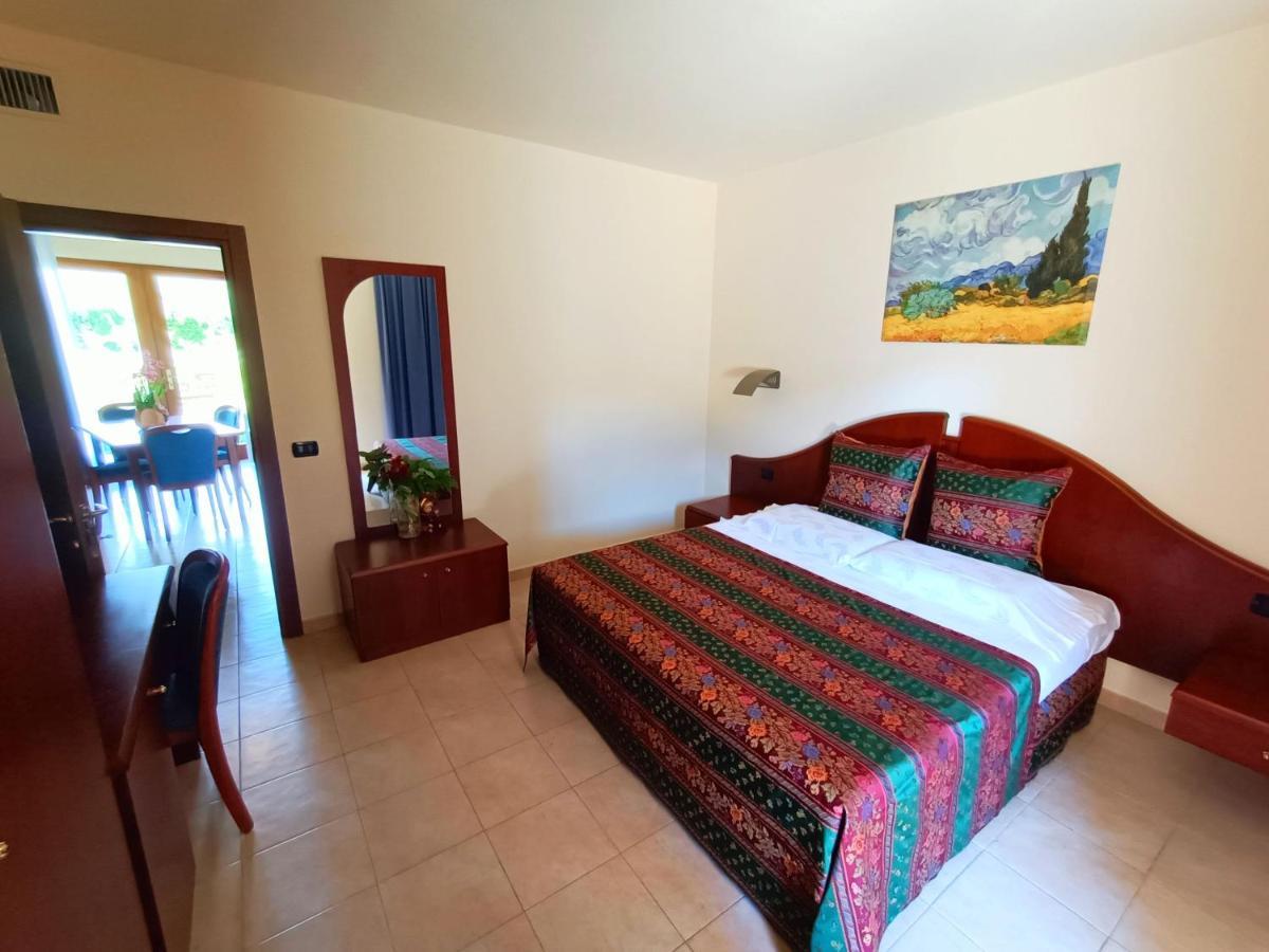 Hotel Villa Isabella Brenzone sul Garda Buitenkant foto