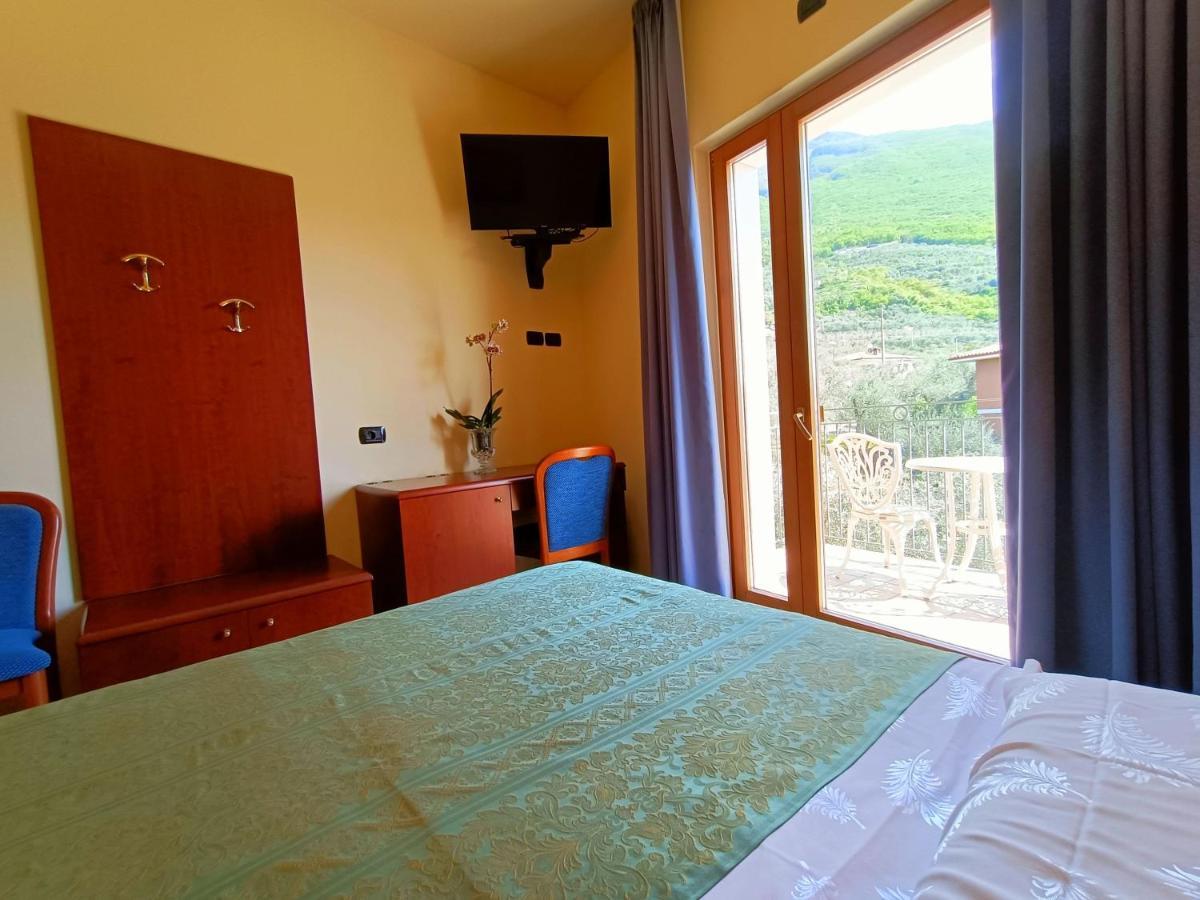 Hotel Villa Isabella Brenzone sul Garda Buitenkant foto
