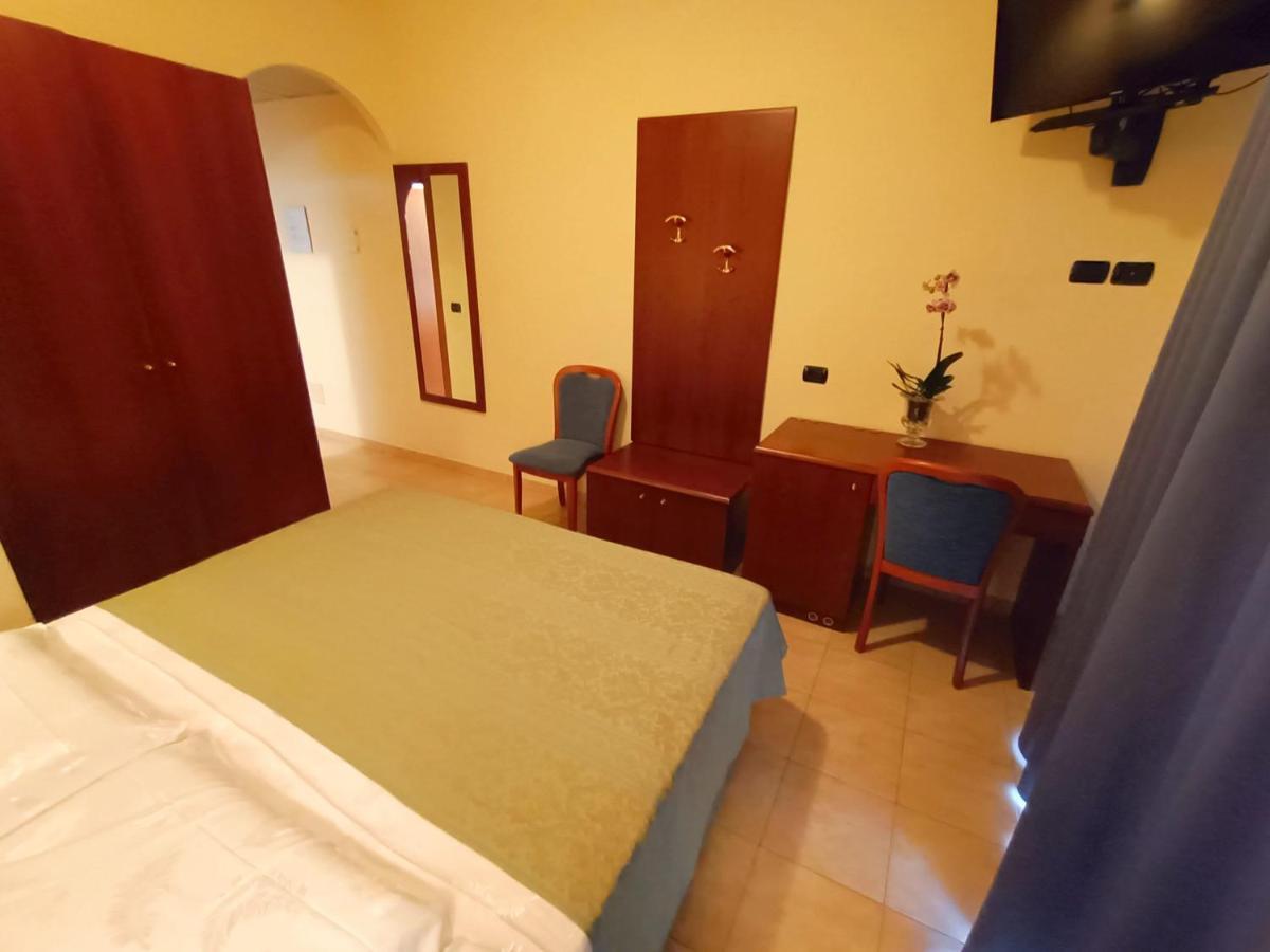 Hotel Villa Isabella Brenzone sul Garda Buitenkant foto