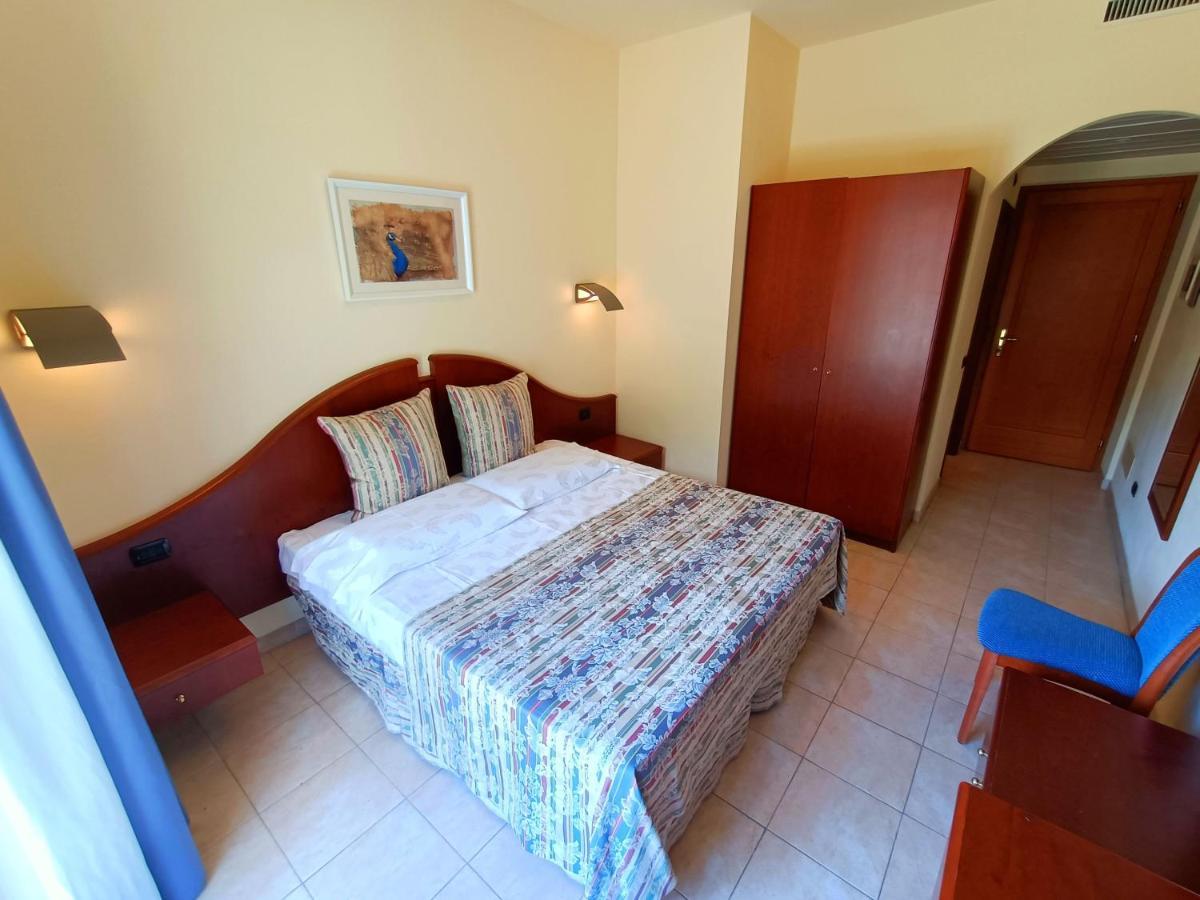 Hotel Villa Isabella Brenzone sul Garda Buitenkant foto