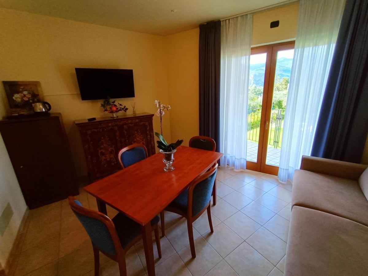 Hotel Villa Isabella Brenzone sul Garda Buitenkant foto