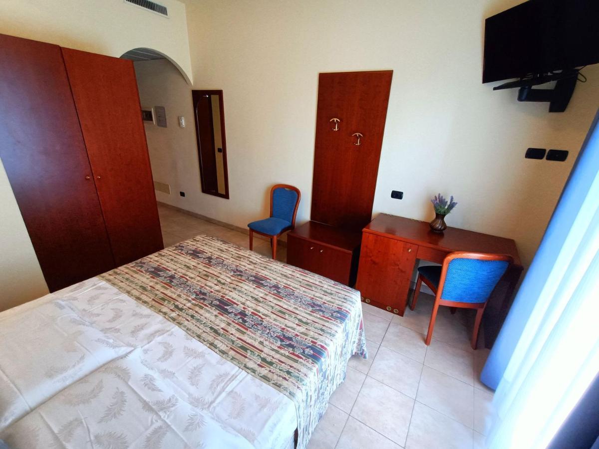 Hotel Villa Isabella Brenzone sul Garda Buitenkant foto