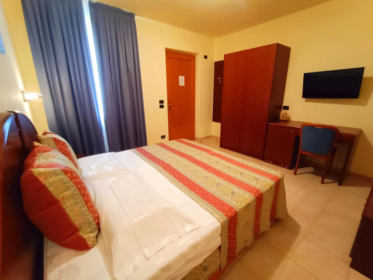 Hotel Villa Isabella Brenzone sul Garda Buitenkant foto