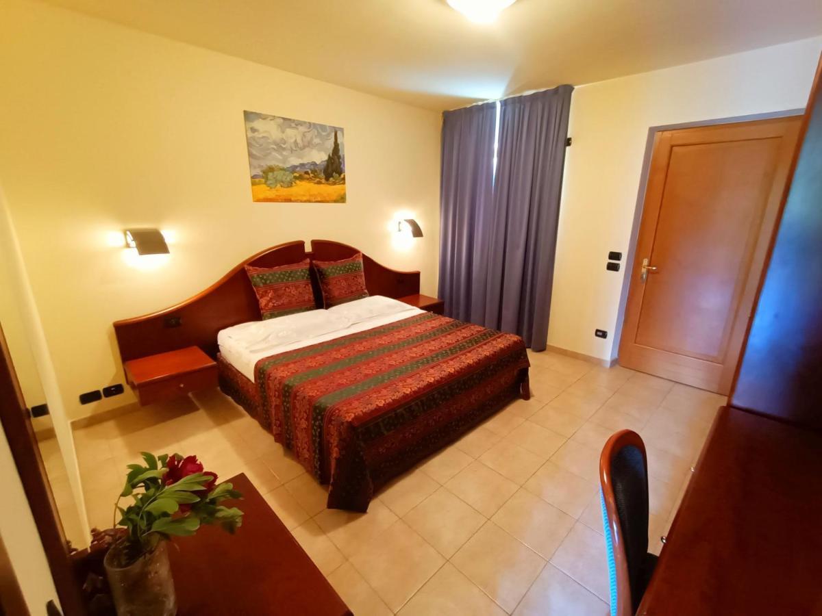 Hotel Villa Isabella Brenzone sul Garda Buitenkant foto