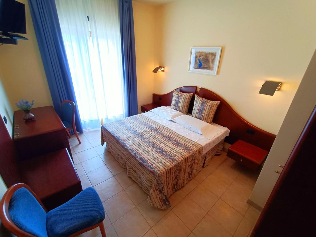 Hotel Villa Isabella Brenzone sul Garda Buitenkant foto