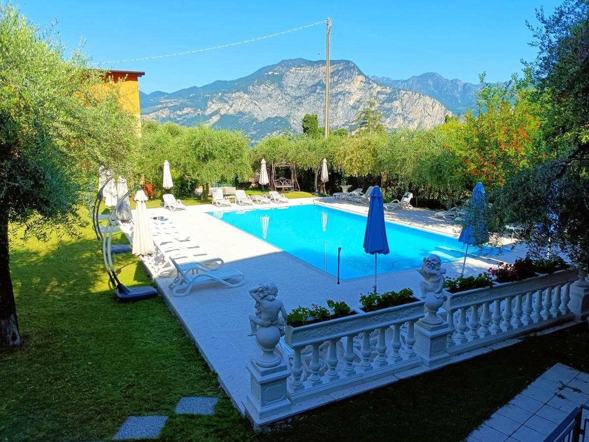 Hotel Villa Isabella Brenzone sul Garda Buitenkant foto
