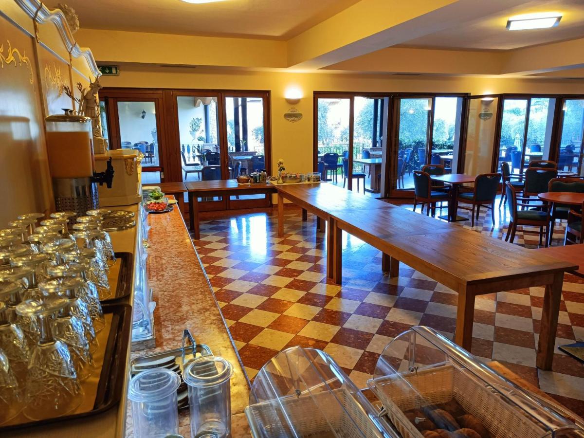 Hotel Villa Isabella Brenzone sul Garda Buitenkant foto