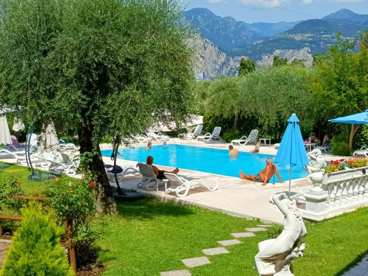Hotel Villa Isabella Brenzone sul Garda Buitenkant foto