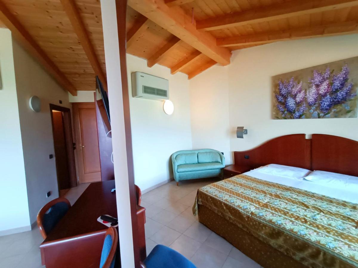 Hotel Villa Isabella Brenzone sul Garda Buitenkant foto