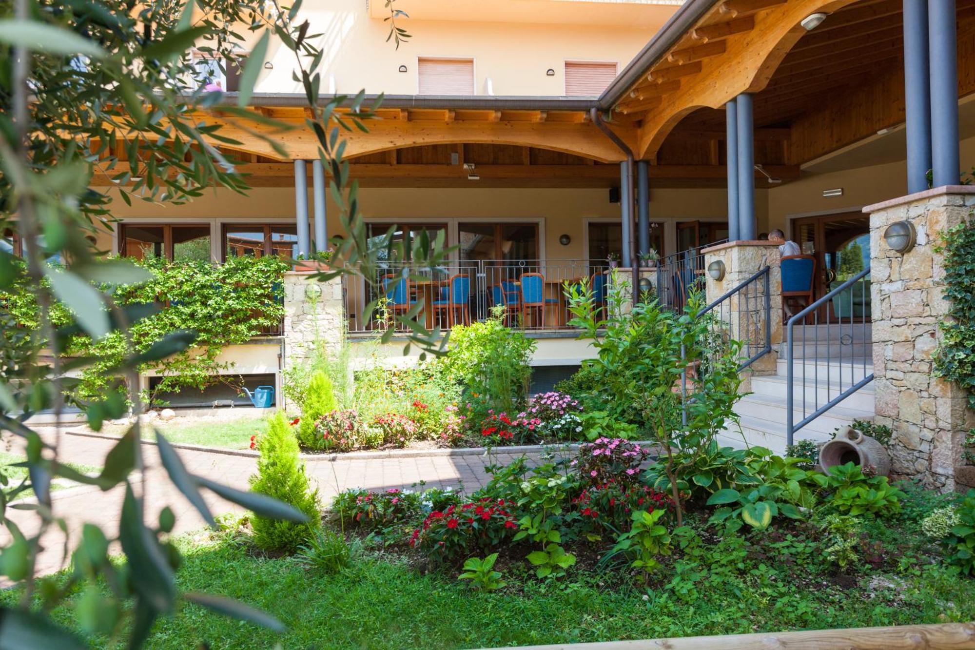 Hotel Villa Isabella Brenzone sul Garda Buitenkant foto