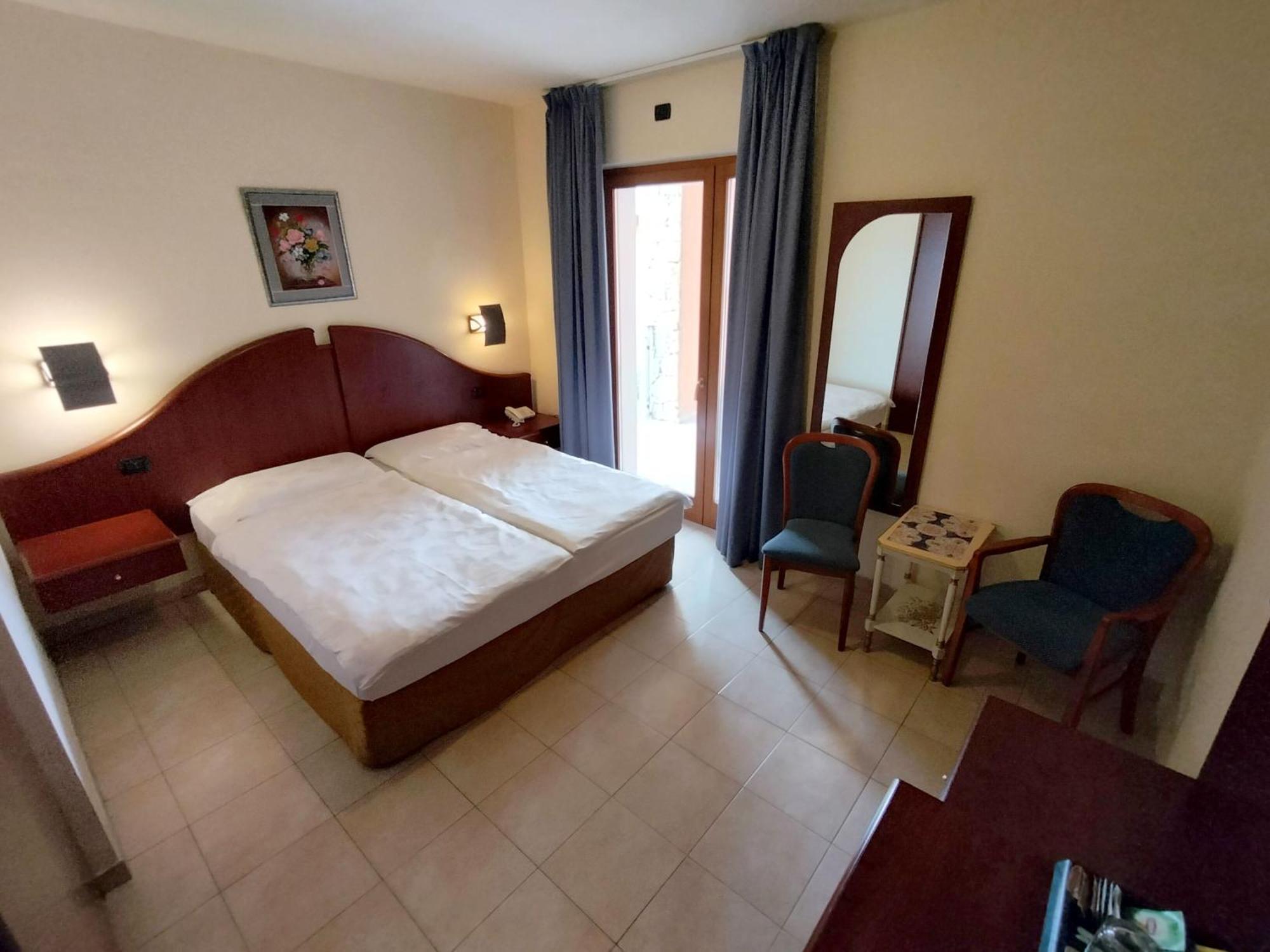 Hotel Villa Isabella Brenzone sul Garda Buitenkant foto